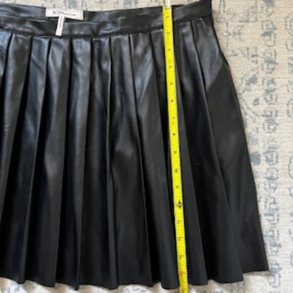 BCBG Black Pleated Mini Skirt - Picture 5 of 9